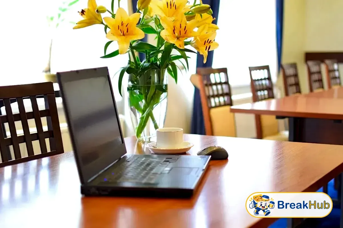 จุดเสิร์ฟกาแฟในห้องประชุมขนาดใหญ่ (ภาพประกอบ)