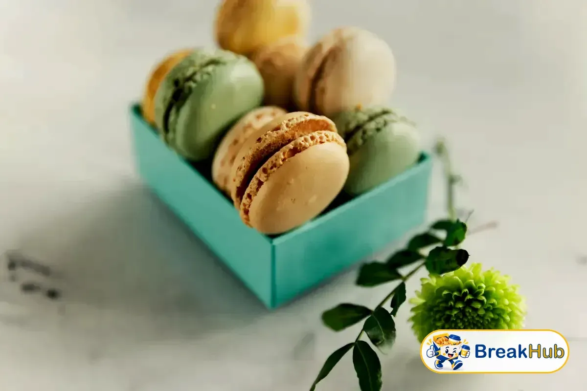 ขนมเบเกอรี่หลายแบบในกล่องกระดาษ (ภาพประกอบ)