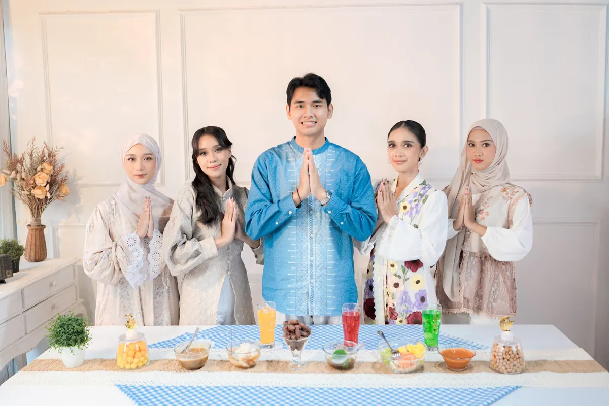 โต๊ะอาหารในงานทำบุญของชุมชน (ภาพประกอบ)
