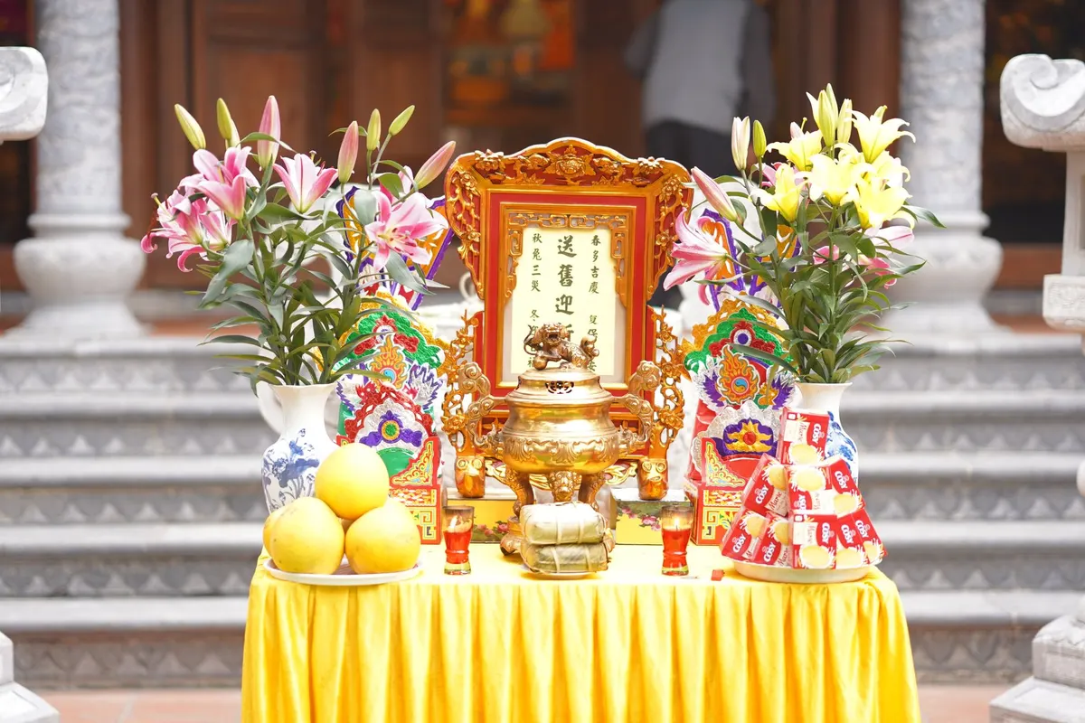 ศาลเจ้าจีนในกรุงเทพฯ ที่มีเครื่องบูชา (ภาพประกอบ)