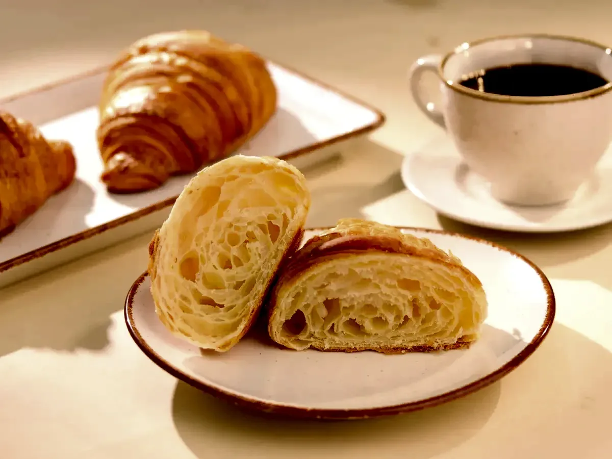 ครัวซองต์กับกาแฟ
