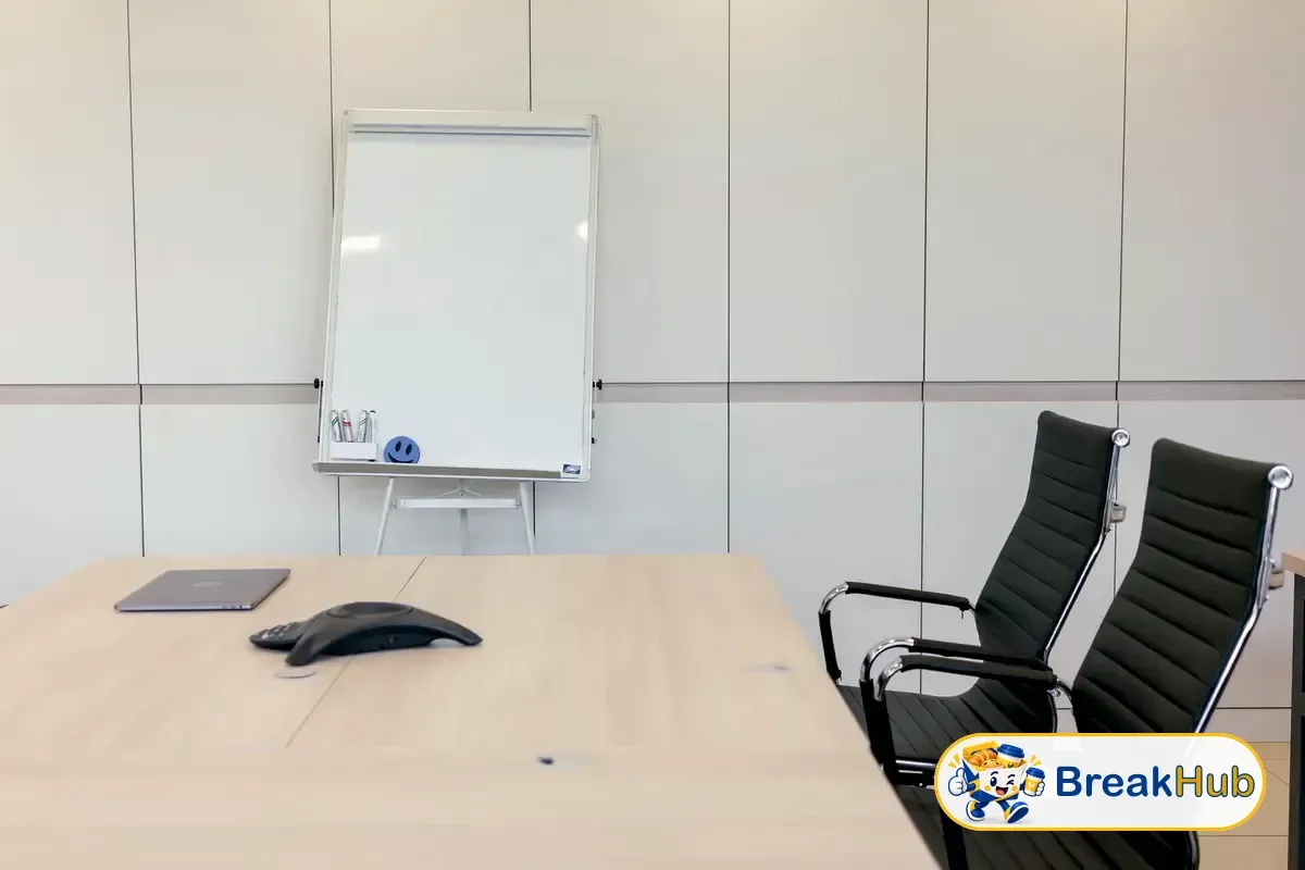โต๊ะประชุมตอนเช้าที่จัดเตรียมไว้ (ภาพประกอบ)